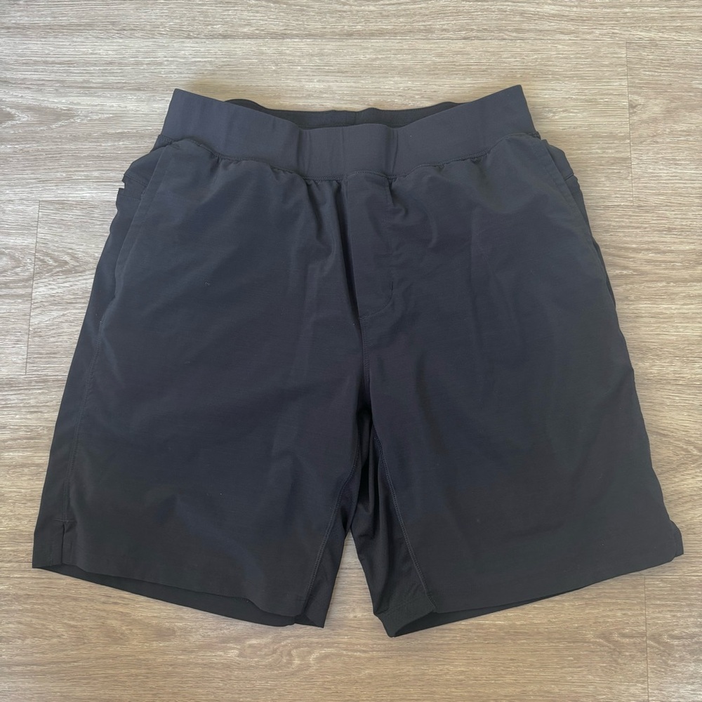 men’s fabletics black workout athletic gym running shorts pants bottom